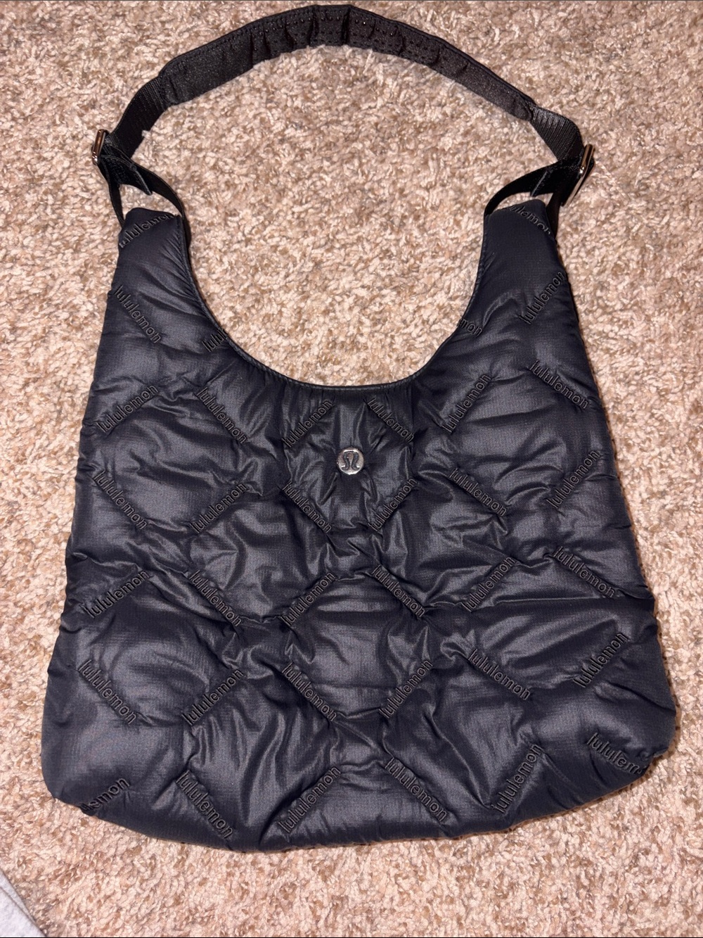 lululemon quilty pleasure shoulder bag new
